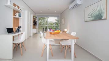 Appartement, balcon, vue ville | Restauration