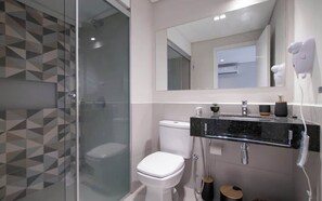 Apartment, Balkon, Stadtblick | Badezimmer