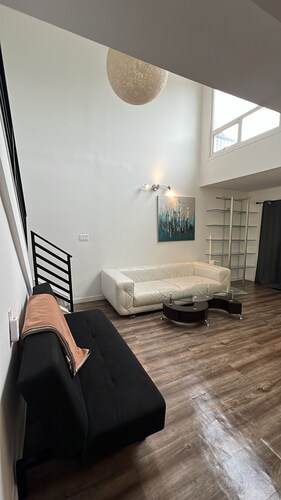 Spacious 3-Bedroom Vancouver House with Garden and Easy Transit Access