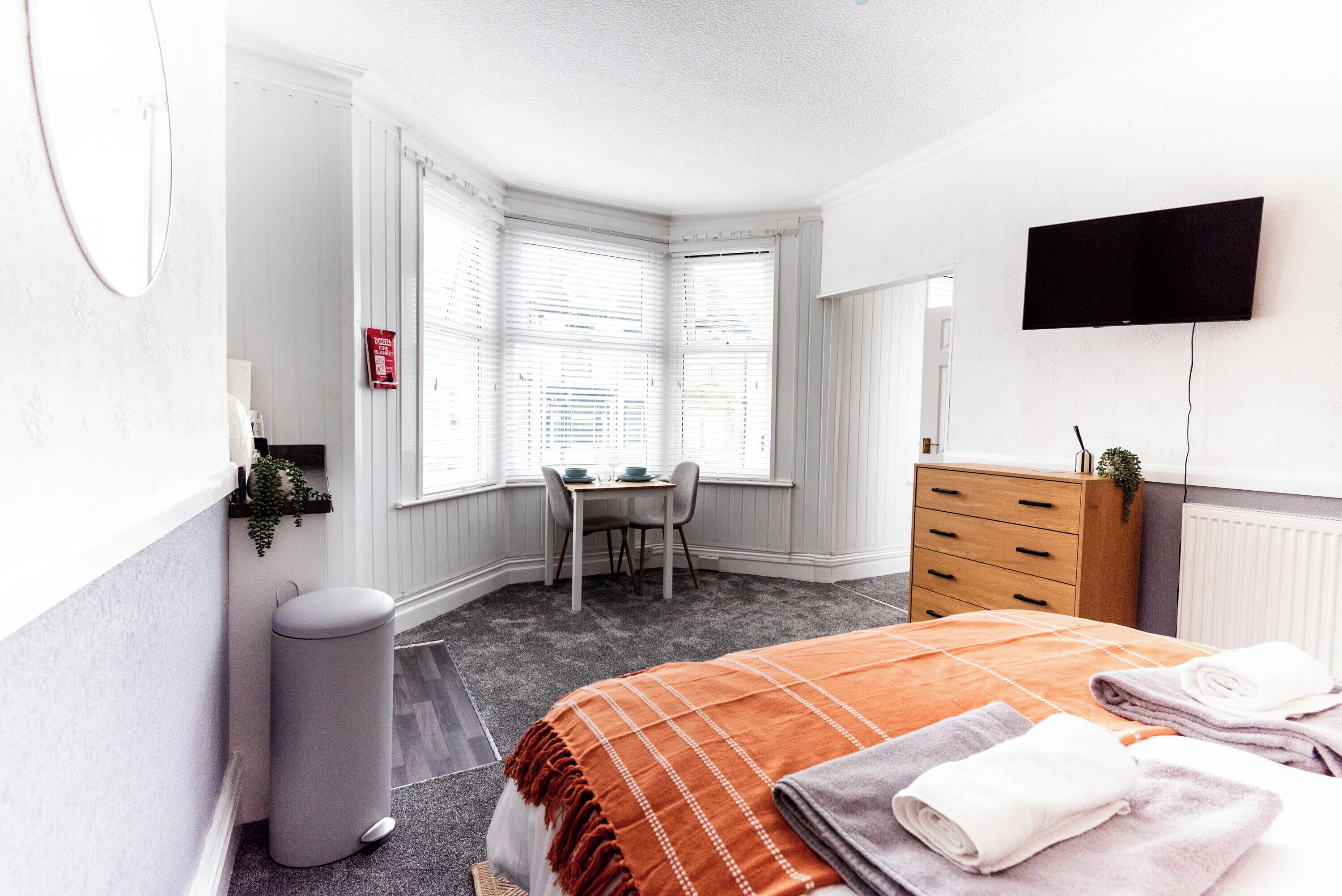 1 dormitorio y ropa de cama