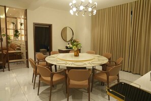 Habitació Deluxe, vistes al jardí | Servei de restauració