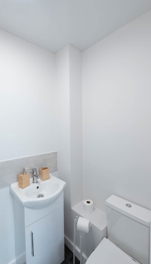 Bathroom - The Bay Apart-Hotel by Guestz (Morecambe)