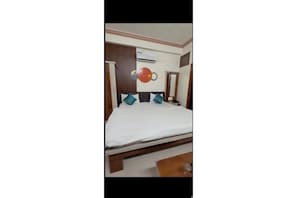 Deluxe Room | Desk, free WiFi - Hotel Shree Siddhi Vinayak (Pratapgarh)