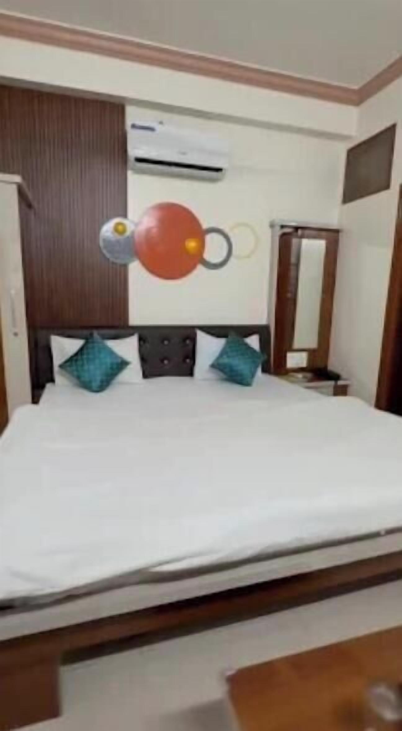 Deluxe Room | Desk, WiFi (free)