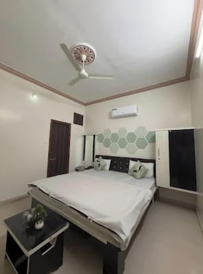 Deluxe Room | Desk, free WiFi - Hotel Shree Siddhi Vinayak (Pratapgarh)