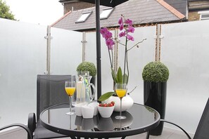 Outdoor dining - Penthouse with balcondy and Panoramic Views (Greater London)