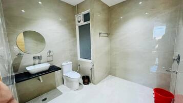 Deluxe Double Room | Bathroom