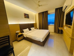 Deluxe Double Room - The Lotus Hotel (Jhansi)