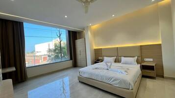 Deluxe Double Room | Free WiFi