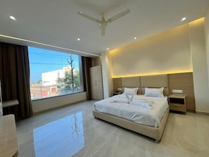 Deluxe Double Room - The Lotus Hotel (Jhansi)