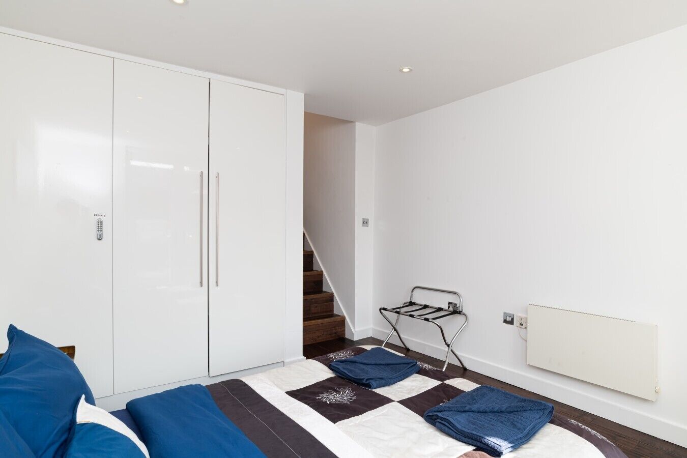2 bedrooms, desk, iron/ironing board, WiFi (free)
