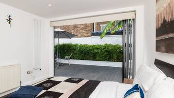 2 bedrooms, desk, iron/ironing board, travel cot