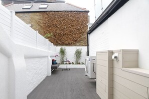 Property grounds - 2BR Family Garden Flat Sleeps 8 (Greater London)