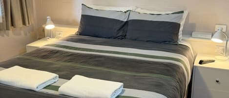 1 chambre, fer et planche à repasser, Wi-Fi gratuit, draps fournis