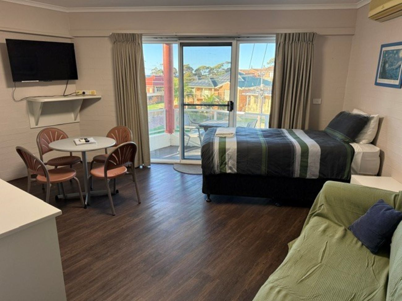 1 dormitorio, tabla de planchar con plancha, wifi gratis y ropa de cama