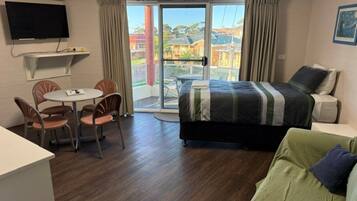 1 dormitorio, tabla de planchar con plancha, wifi gratis y ropa de cama
