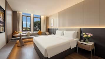 Business Single Room, City View | Desk, laptop workspace, blackout drapes, soundproofing
