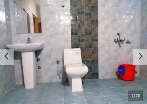 Ducha, toallas, jabón, papel higiénico