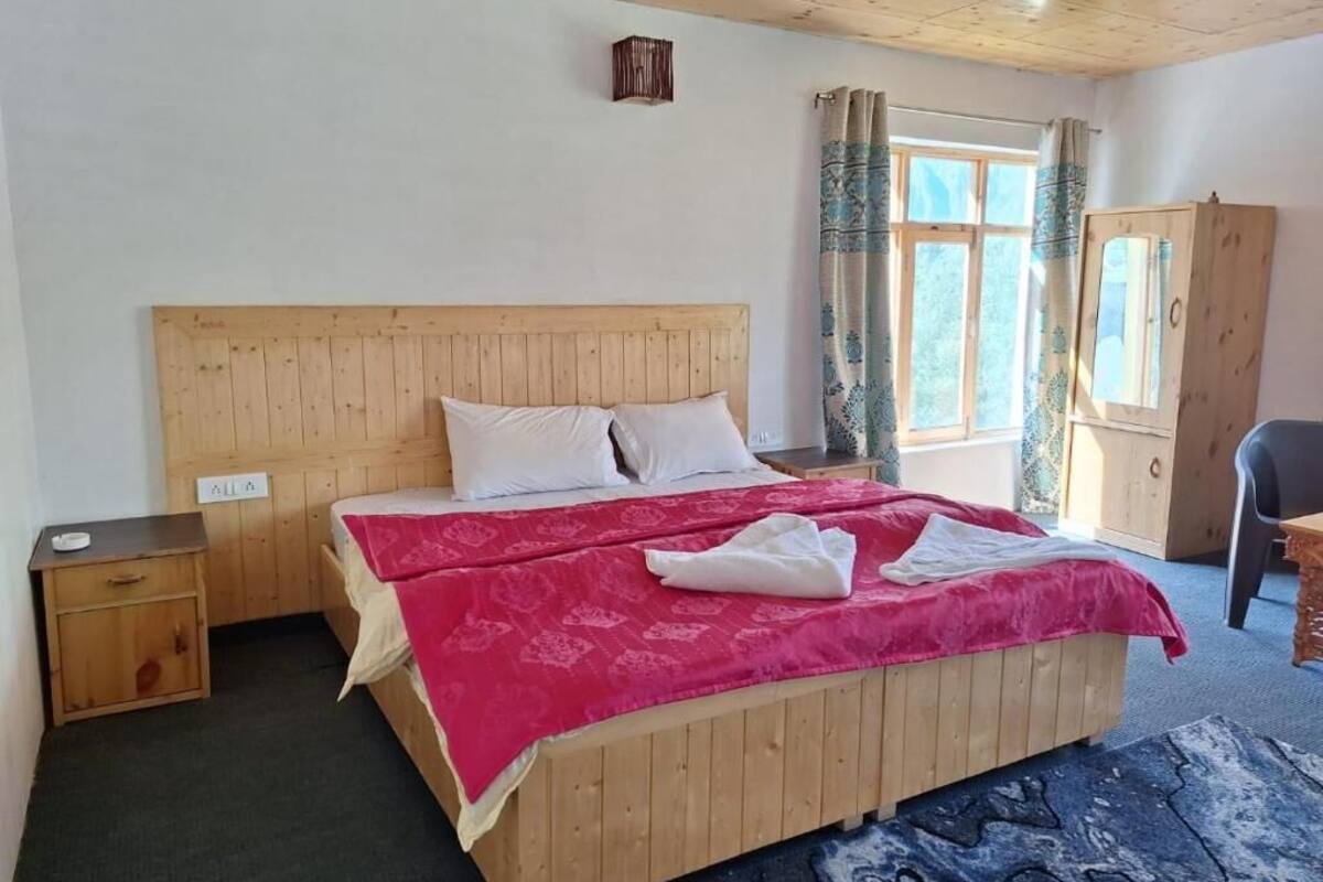 Deluxe Double Room, Balcony, Mountain View | Desk, laptop workspace, WiFi (free)