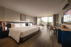 Family Grand Terrace Suite - Panorama City View