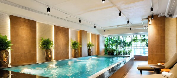 Hồ bơi trong nhà 