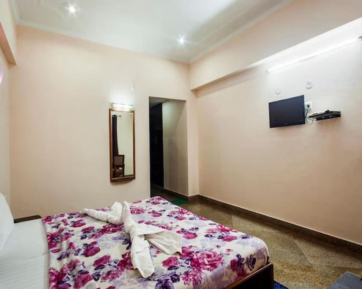 Desk, laptop workspace, rollaway beds (free), WiFi (free)
