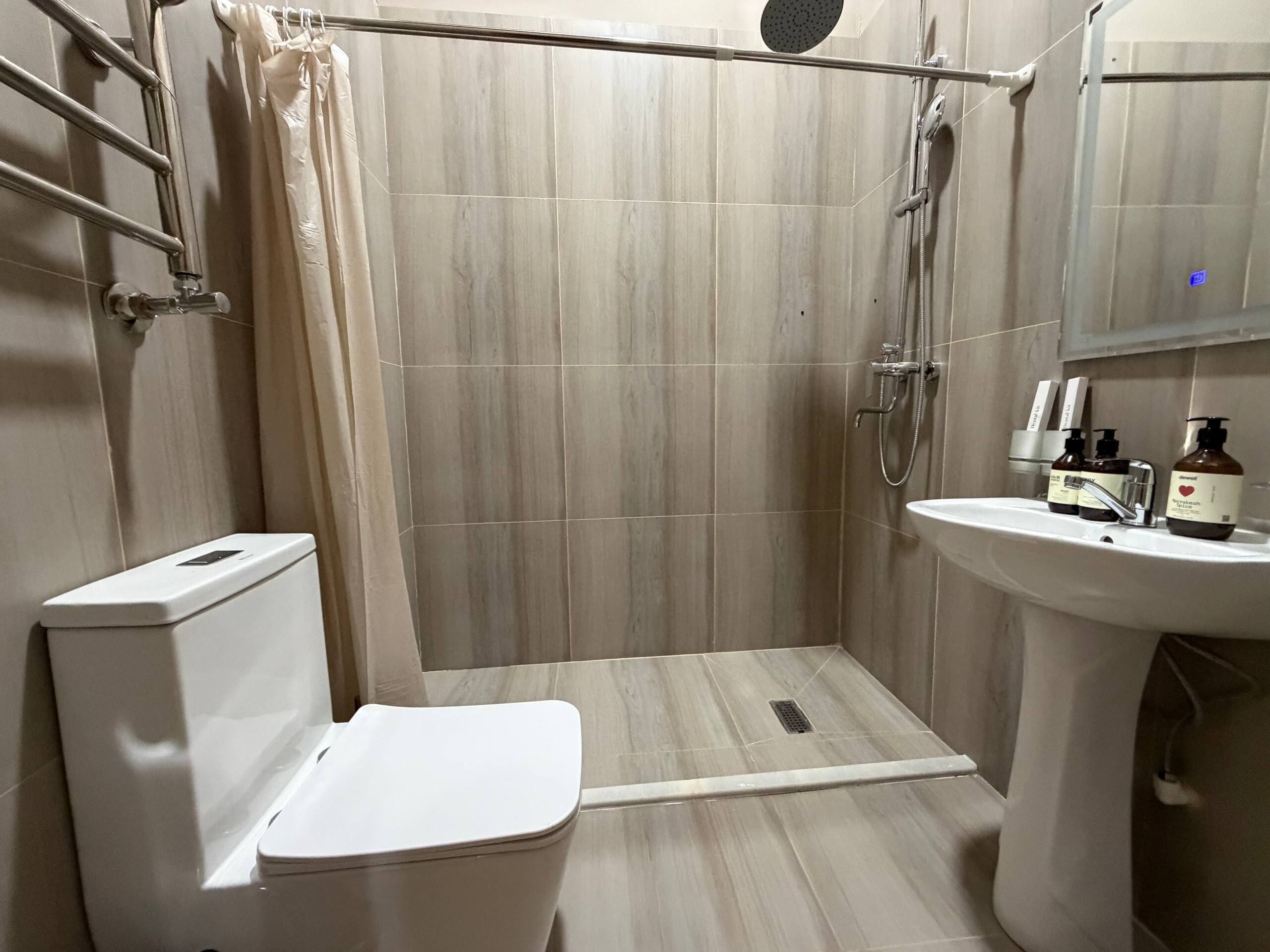 Standard Single Room | Bathroom | Shower, towels, toilet paper