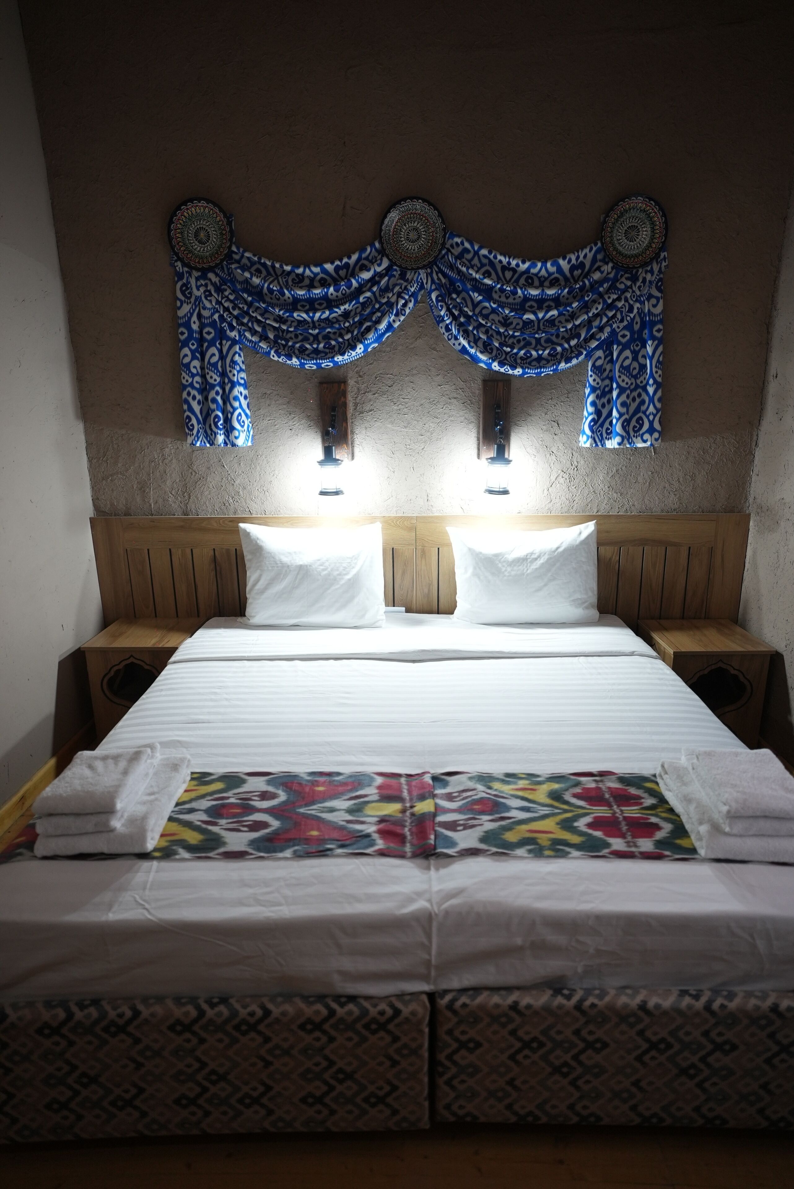Habitación doble estándar | Minibar y ropa de cama 