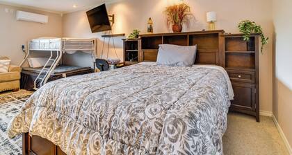 Shared Game Area! Tomball Apt 7 Mi to Downtown