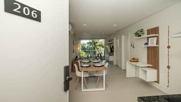 Appartement, balcon, vue ville | Restauration