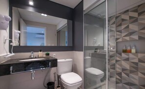 Apartment, Balkon, Stadtblick | Badezimmer