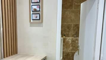 Apartment | Bilik Mandi