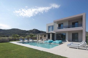 A modern two-story house with a swimming pool, outdoor seating, and a mountain view. - Atriora Luxury Villa | Private Pool & 150m to sea! (Kissamos)