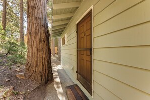 Exterior detail - Deck & Mtn Views! Woodsy Haven in Running Springs (Running Springs)