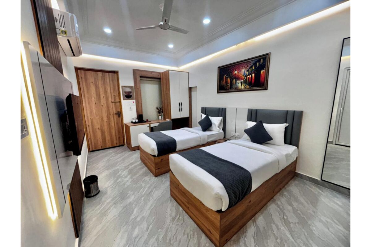 Habitación con 2 camas individuales | Escritorio y espacio para trabajar con un portátil