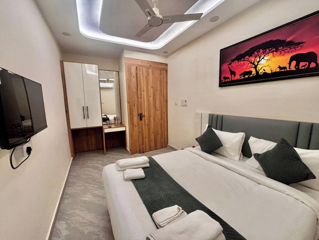 Standard Room | Desk, laptop workspace, iron/ironing board, free WiFi
