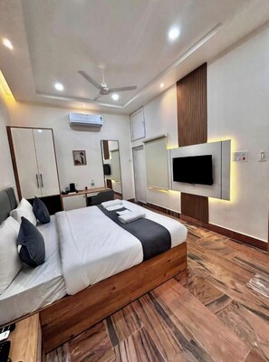 Deluxe Room | Iron/ironing board, free WiFi - RRR Hotel (Faizabad)