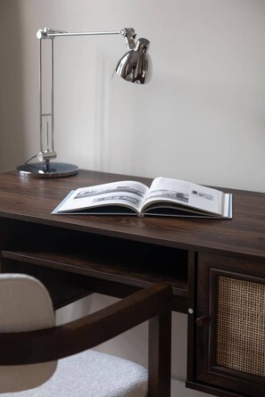 Interior - Luxury Three-Bedroom Apartment near Parc Monceau – Paris 8th (Paris)
