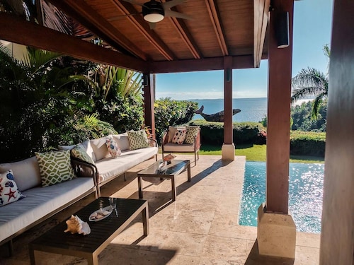 Villa with private pool and sea view in Samaná