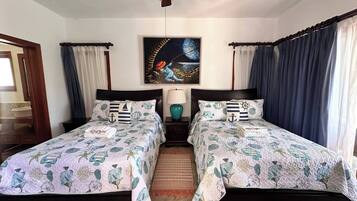 3 chambres, accès à Internet, literie fournie