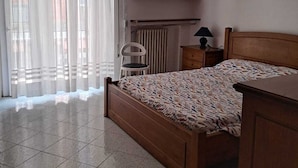 2 Schlafzimmer, Bügeleisen/Bügelbrett, Bettwäsche