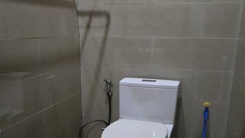 Basic Double Room | Bathroom | Shower