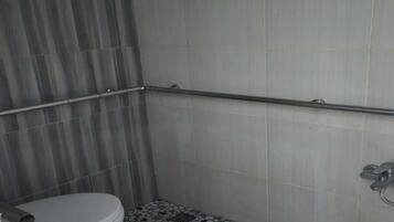 Basic Double or Twin Room | Bathroom | Shower