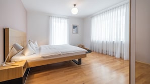 Travel cot, free WiFi, bed sheets - Vrbo Property (Hagnau am Bodensee)