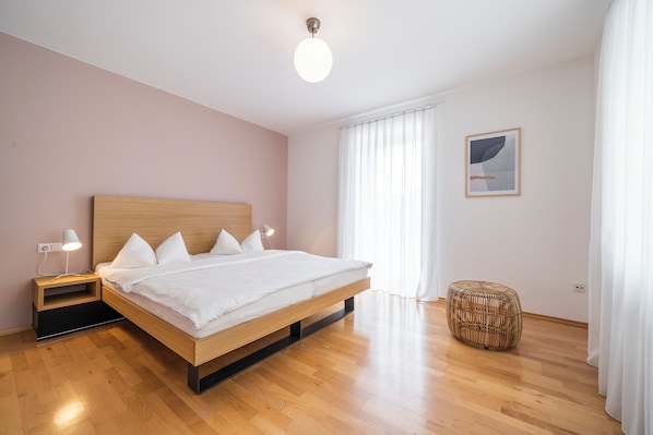 Travel cot, free WiFi, bed sheets - Vrbo Property (Hagnau am Bodensee)