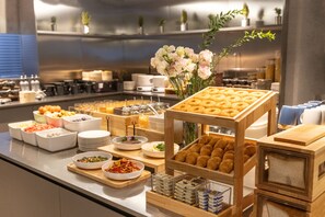 Café da manhã com buffet todos os dias mediante uma taxa