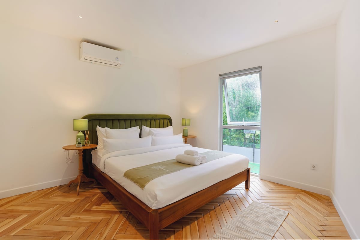 Classic Room | Soundproofing, iron/ironing board