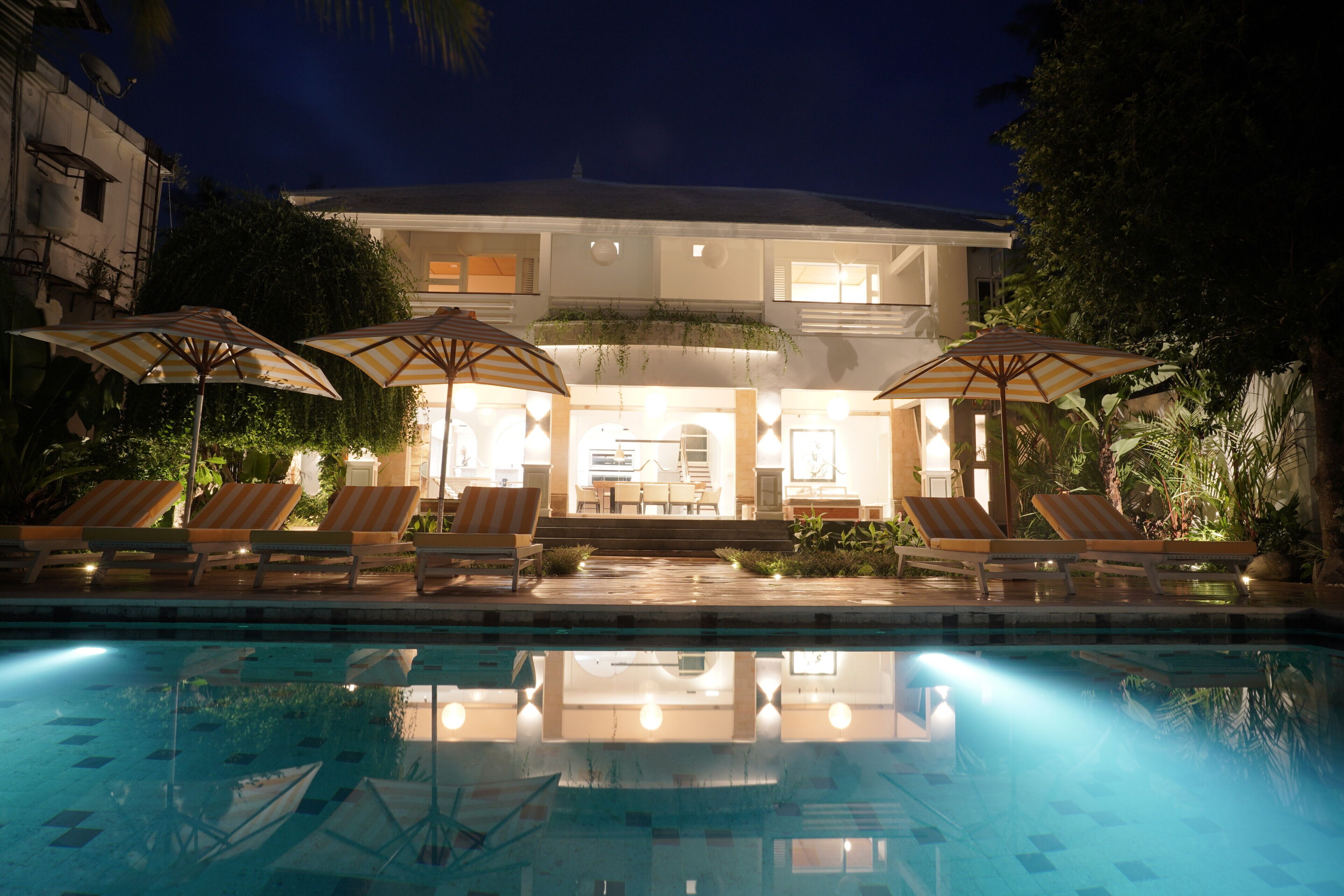 2 outdoor pools, pool umbrellas, pool loungers