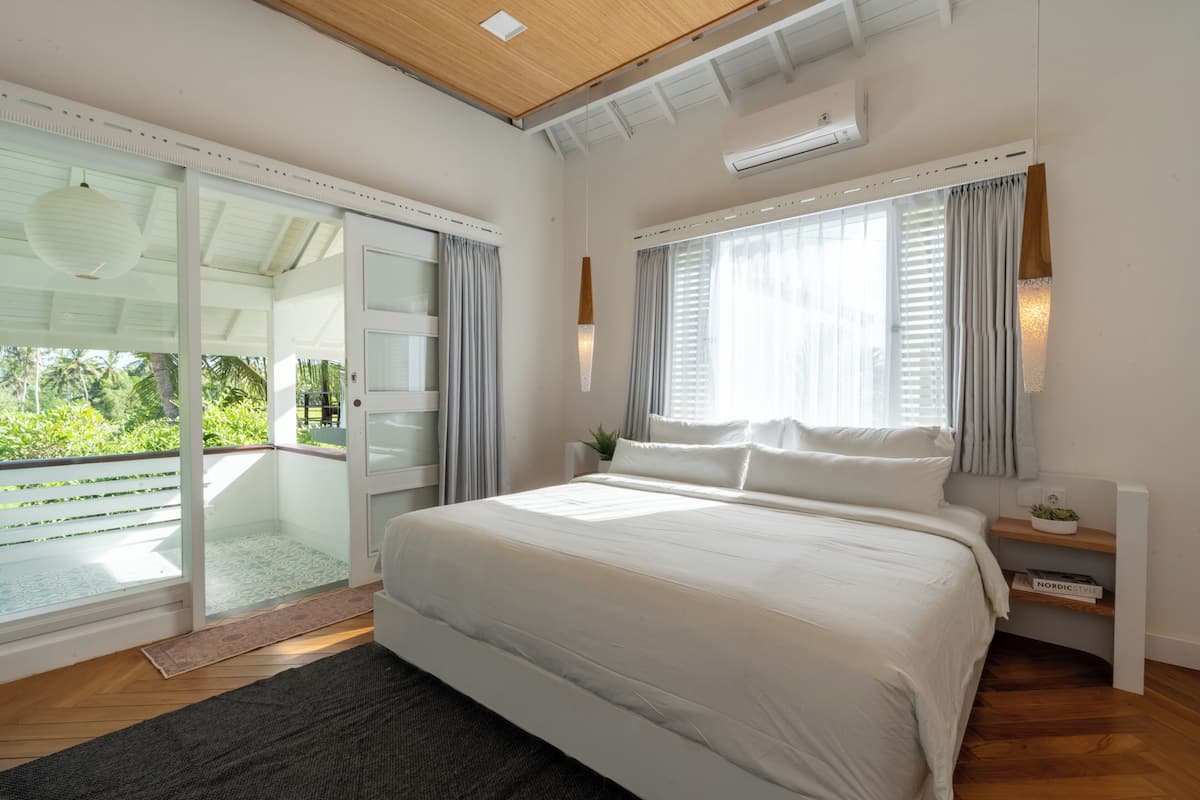 Luxury Room | Soundproofing, iron/ironing board