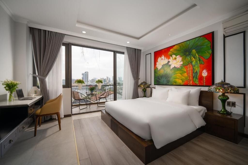 Deluxe-Doppelzimmer, Balkon, Stadtblick | Minibar, Verdunkelungsvorhänge, schallisolierte Zimmer
